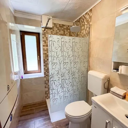 House Flajs - Secluded 2br Surrounded By Forest